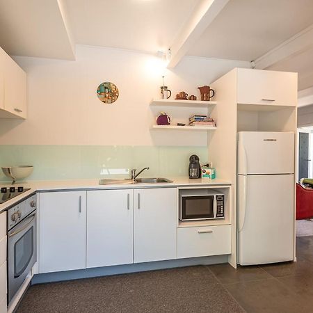 Retro Living - Lush Garden Apartment Christchurch Exterior photo