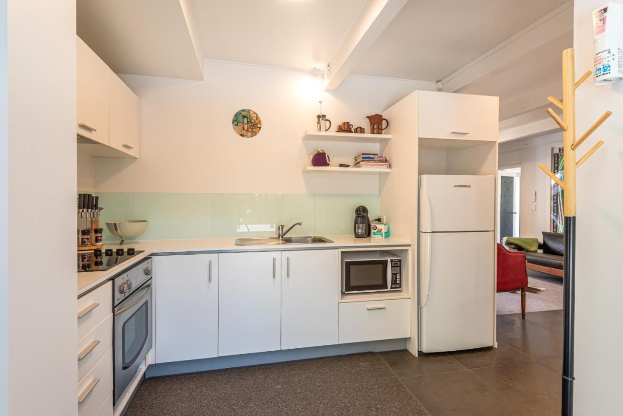 Retro Living - Lush Garden Apartment Christchurch Exterior photo