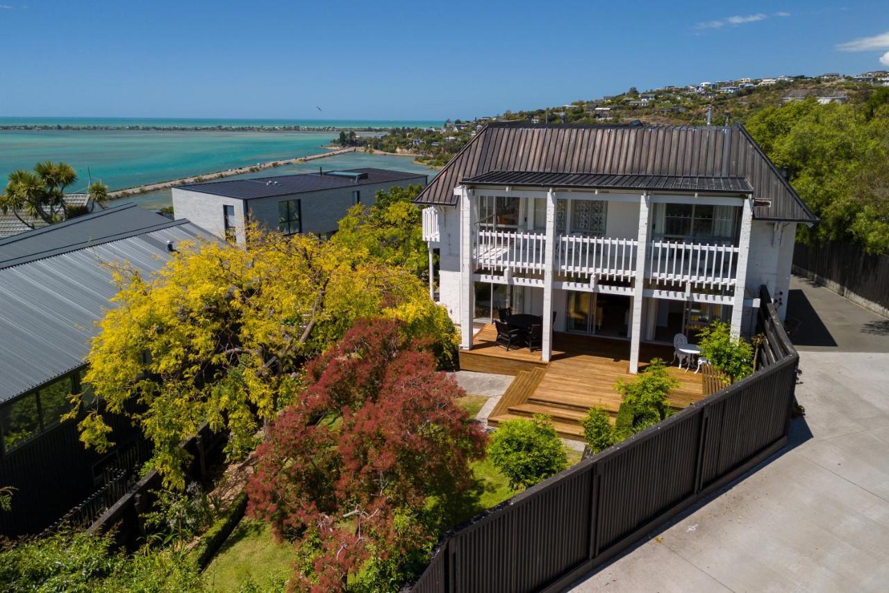 Retro Living - Lush Garden Apartment Christchurch Exterior photo