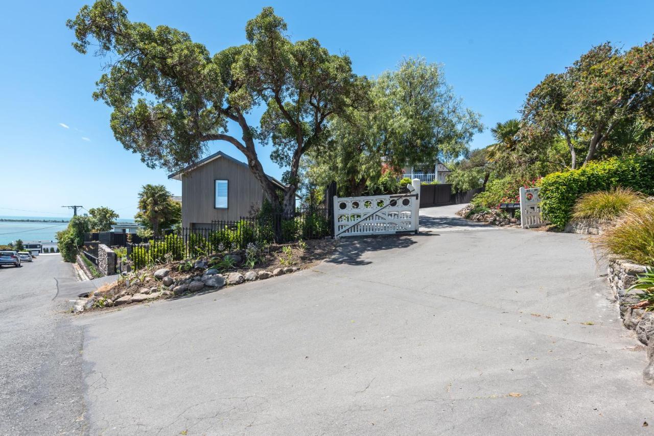 Retro Living - Lush Garden Apartment Christchurch Exterior photo