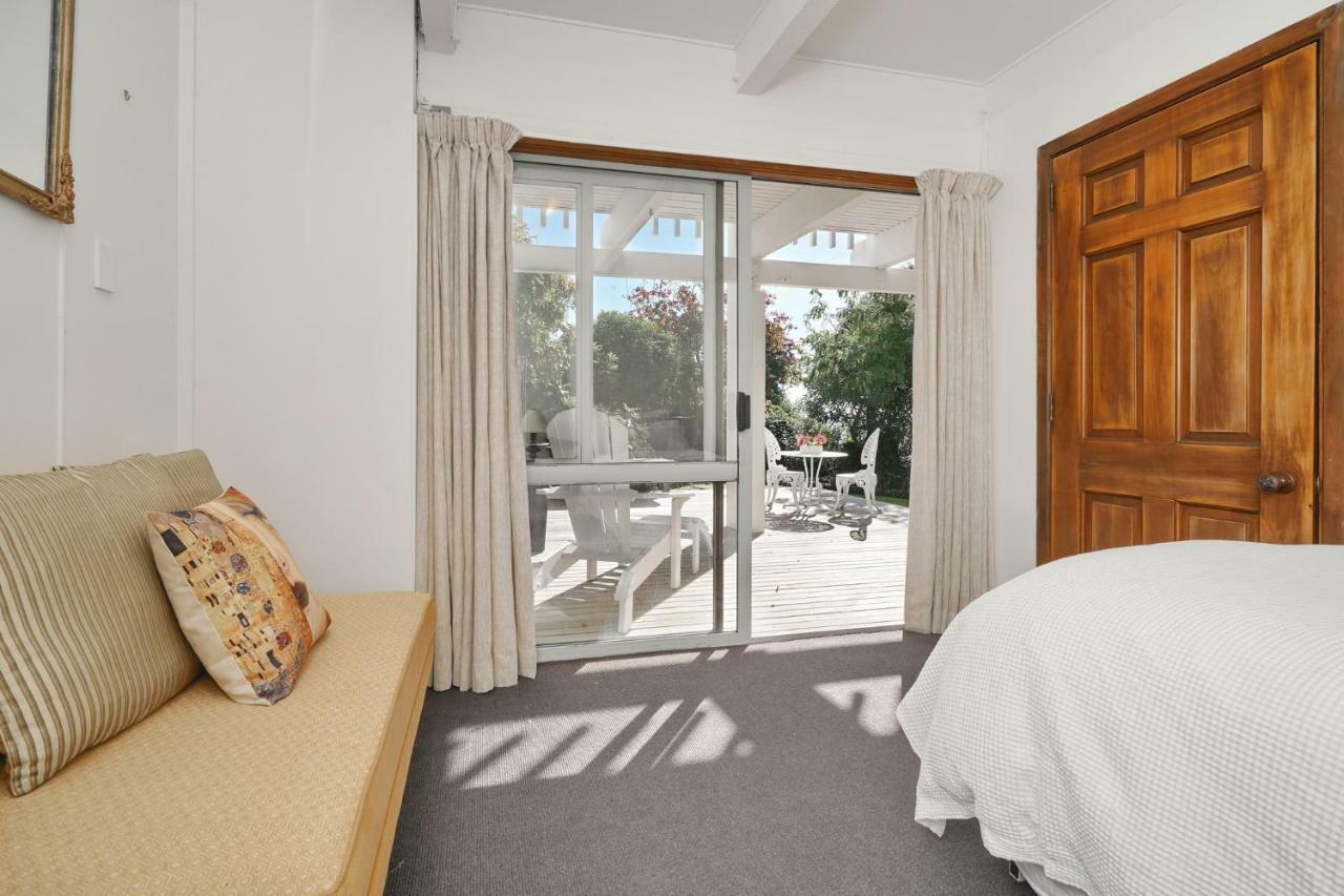Retro Living - Lush Garden Apartment Christchurch Exterior photo