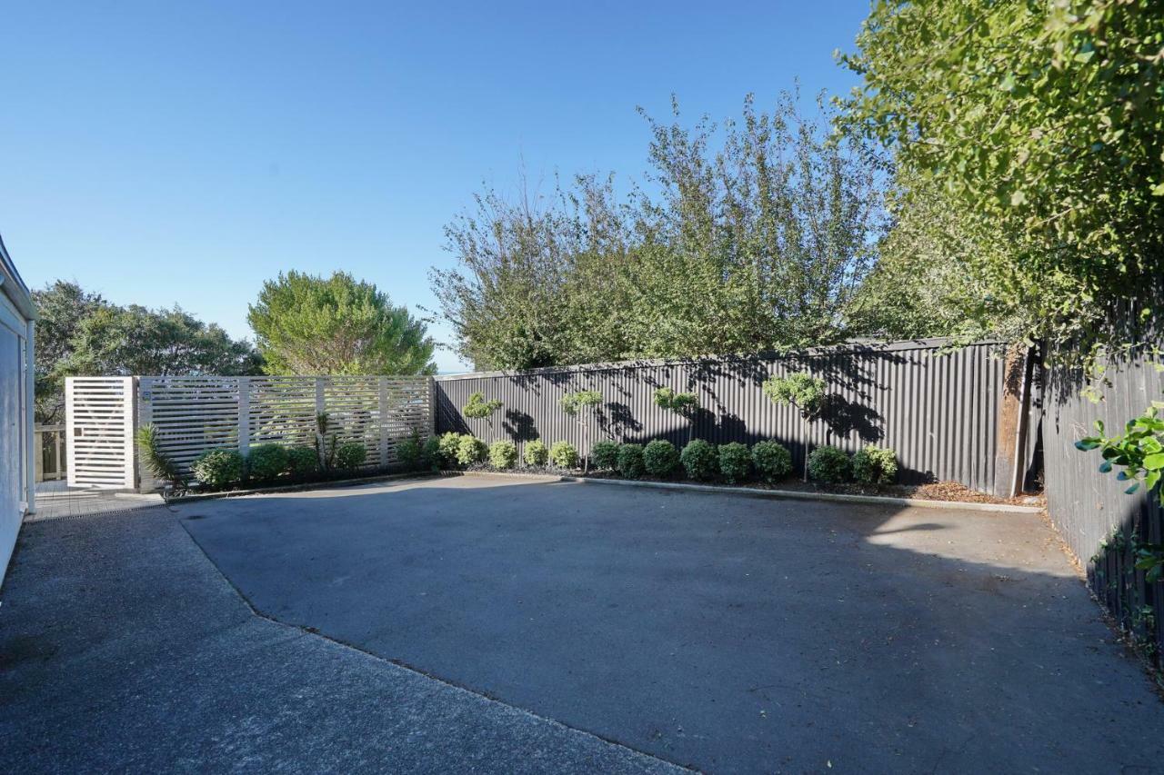 Retro Living - Lush Garden Apartment Christchurch Exterior photo